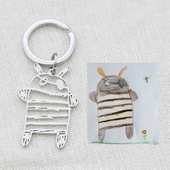 子どもの絵で作る鞄と雑貨のオーダーサービス✨ お子さまの絵を世界で一つだけの雑貨にしてみませんか？園から持ち帰った作品集、ふと描いてくれた似顔絵やお手紙、今夢中で描いているキャラクター。 お家にいる小さな画伯の作品を、 かたちにするお手伝いをさせて