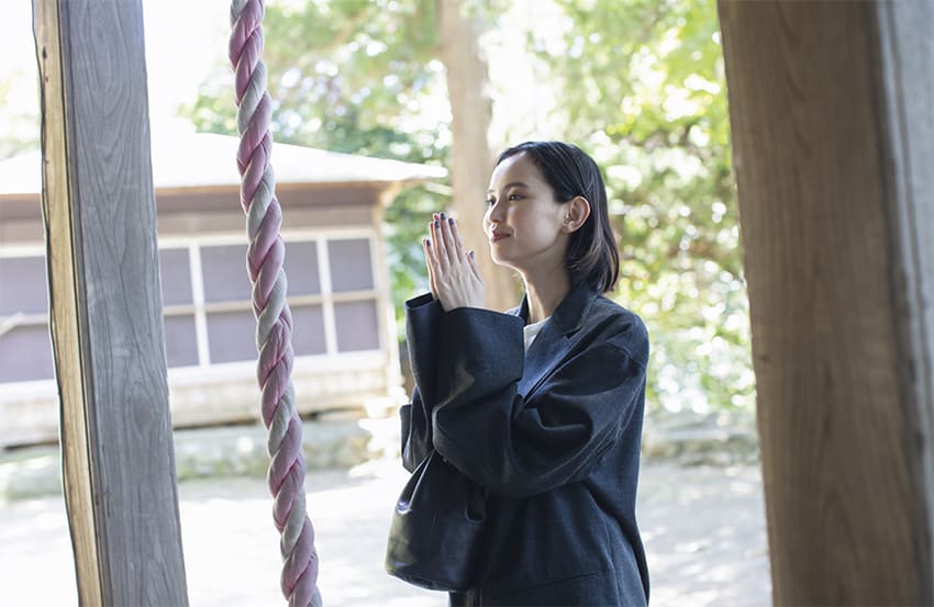 比留川游「ジブリ映画の世界みたい 」“鎌倉殿”の古道でタイムトリップ! FRaU編集部- 2ページ目FRaU