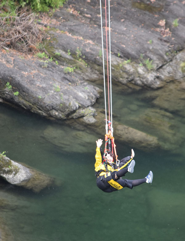 埼玉・秩父・キャニオンスイング 特大ブランコで荒川渓谷をスイング！バンジー以上のスリルと快感を体験しよう！アソビュ