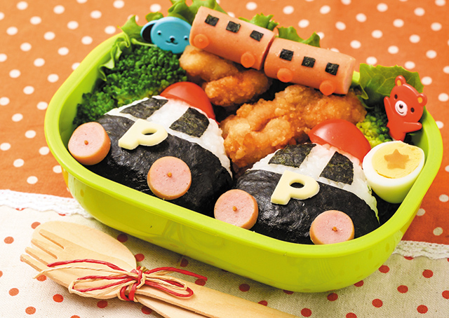 幼稚園お弁当記録𓎩𓌈 今日は朝から夜までバタバタで 夜遅くのUPになってしまいました𖤐ˊ˗ 娘は遠足でおにぎり弁当だったのでまた別で上げますね *´꒳`*息子だけお弁当だったので 前から作ってみたかったパトカー弁当です𐩢𐩺 作り方はスワイプして 見ていただければと