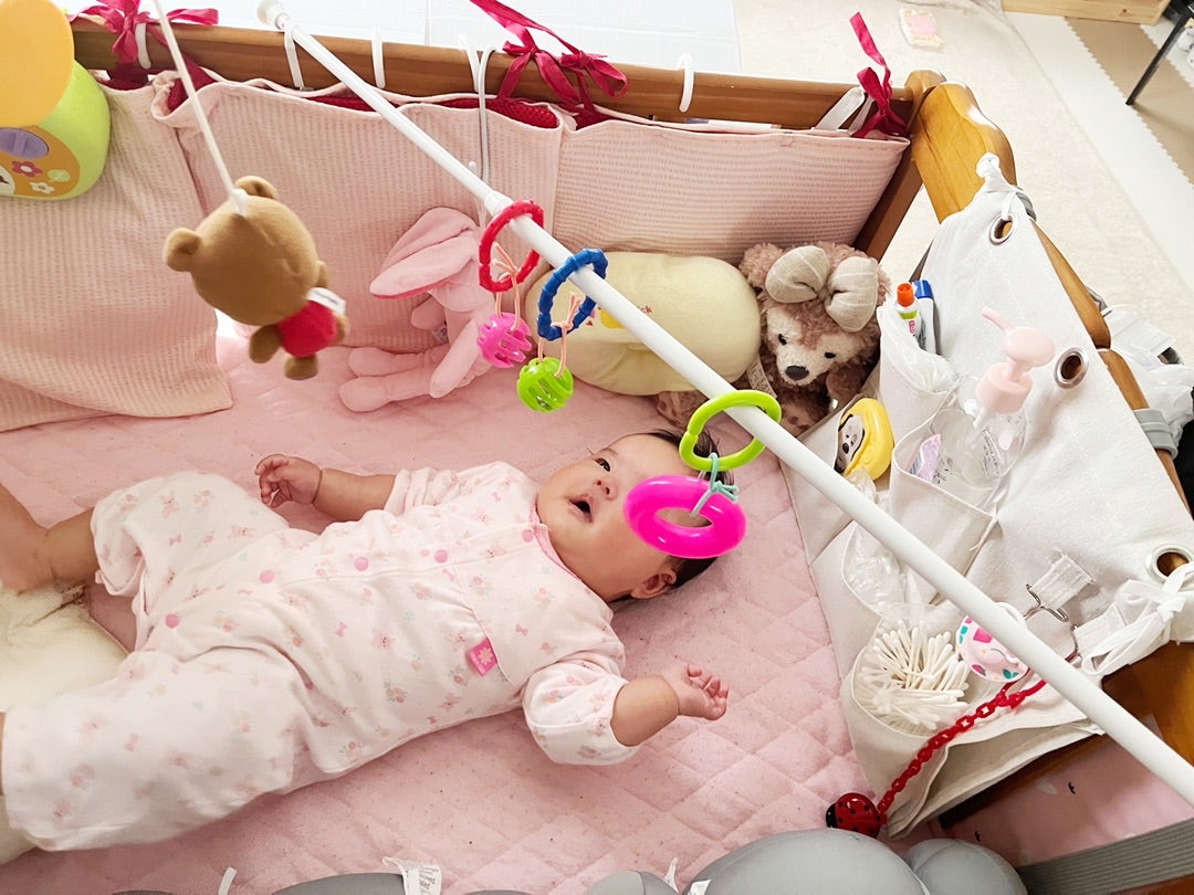 ベビーベッドガードのおすすめはコレ！選び方や代用方法もご紹介cozre コズレ 子育てマガジン