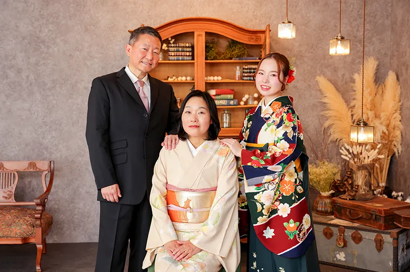 写真だけでも卒業式 ～写真館で撮る卒業写真は一生の宝となります～ 3月は日曜祝日も営業しております。五反田の老舗写真館 岡崎写真館