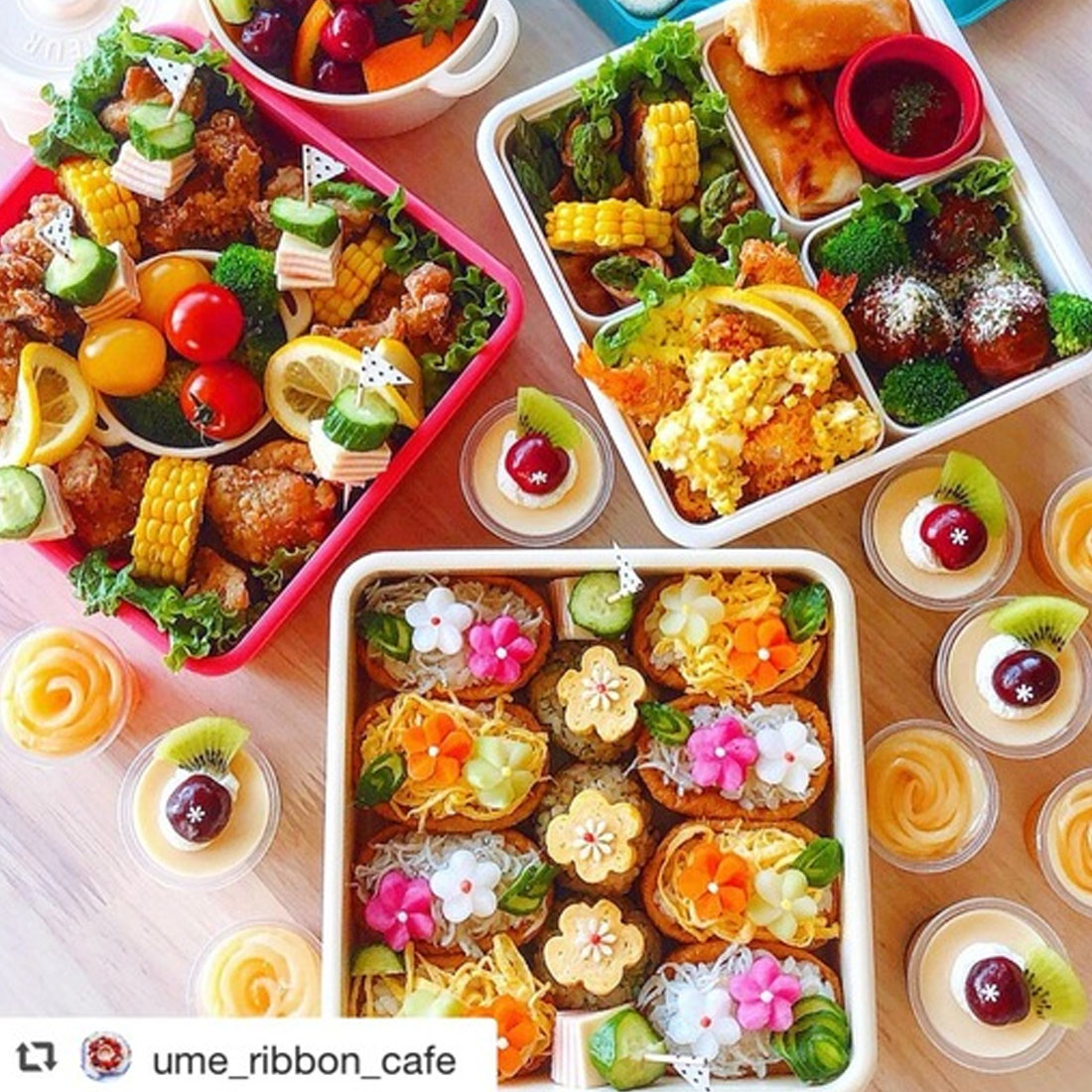 おはようございます☀️ 今日は息子は体育祭なのでテーマは「食べやすいお弁当」 ごはんも小さいおにぎりにしました🍙おかずは唐揚げとミニエビフライと卵焼きとパルメザンをかけてグリルしたブロッコリーです♪ デザートも付けて遠足気分です😌 早起きで朝から機嫌が