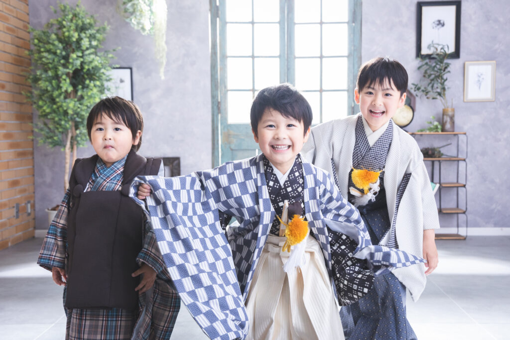七五三、両親の服装はなにが正解?ハズさない兄弟姉妹、祖父母の定番コーデもご紹介!兵庫県西宮市の写真館は「いぬづか写真室」