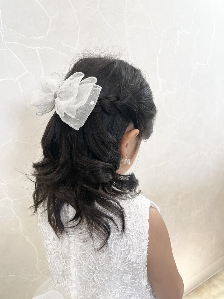 4歳娘のヘアアレンジ♡ ハーフアップアレンジです👧🏻✨ リクエスト頂いてからかなり遅くなってしまってすみません🙇‍♀️💦卒園式、入学式などにもおすすめです❤️ヘアアレンジヘアアレンジ動画ヘアアレンジ簡単キッズヘアアレンジ子供ヘアアレンジ幼稚園ヘアアレンジ