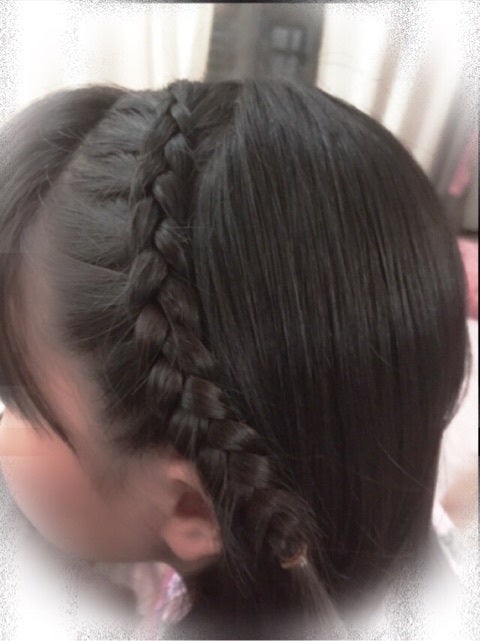 崩れにくいツインヘア：子ども向けプールヘアアレンジ