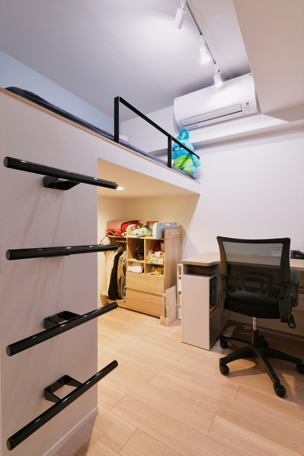 3畳の子供部屋のレイアウト 狭くてもロフトベッド・机・収納を確保！ - さくらこマンション