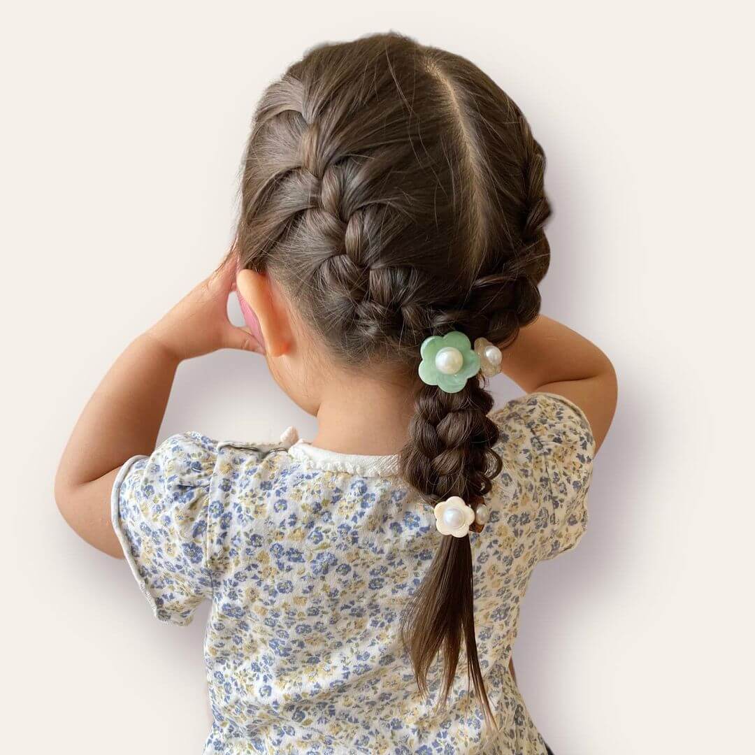 今日のヘアアレンジ😊 幼稚園最終日🌞ハートヘアアレンジ @___2678minribbon 💕💕💕簡単ヘアアレンジ シンプルヘア アレンジ 女の子髪型 子供髪型 表編み込み 登園ヘア 通園ヘア