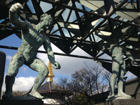 一心寺鉄の山門で丸腰仁王がお出迎え、骨佛のお寺 大阪名所巡りめいしょメグル