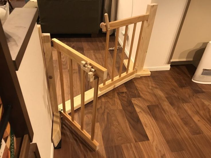 DIY 開閉式ベビーゲートを突っ張り棒が使えない場所に手作りで設置する方法