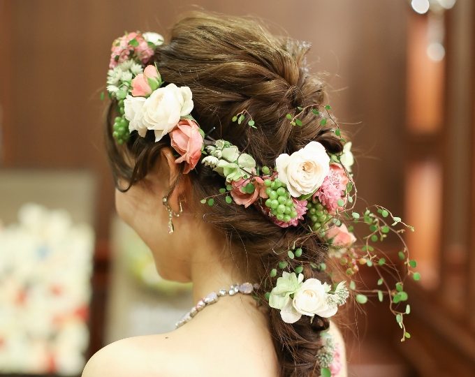 こちらはリングガールのはなかんむり 2枚目お揃いのブーケ も一緒に。 ブーケは生花で、花冠だけプリザーブドフラワーです。ガールクラウンは、持ち帰ってからまた発表会などで使ったりそのままリースにして飾ってもらえるように、プリザーブドフラワーをご紹介して