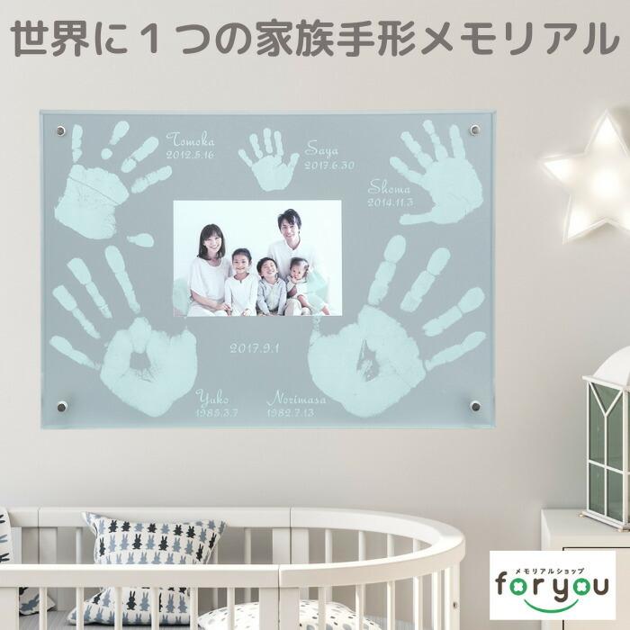 卒園の記念に、ご家族の手形アートをつくりました🕊️🩷 ご家族みんなでスタンプの色を選んだり、 パパママがサポートしながらシールを貼ったり、とても楽しく作ってくださいました☺️✨ お祝いにぴったりの爽やかな色合いに仕上がって、大満足🎉❣️ ご家族のすてきな