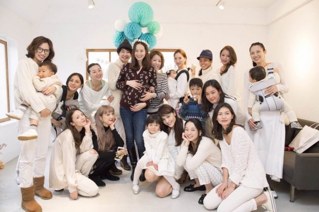 ドレスコードは白のトップスで - tsu-tsu