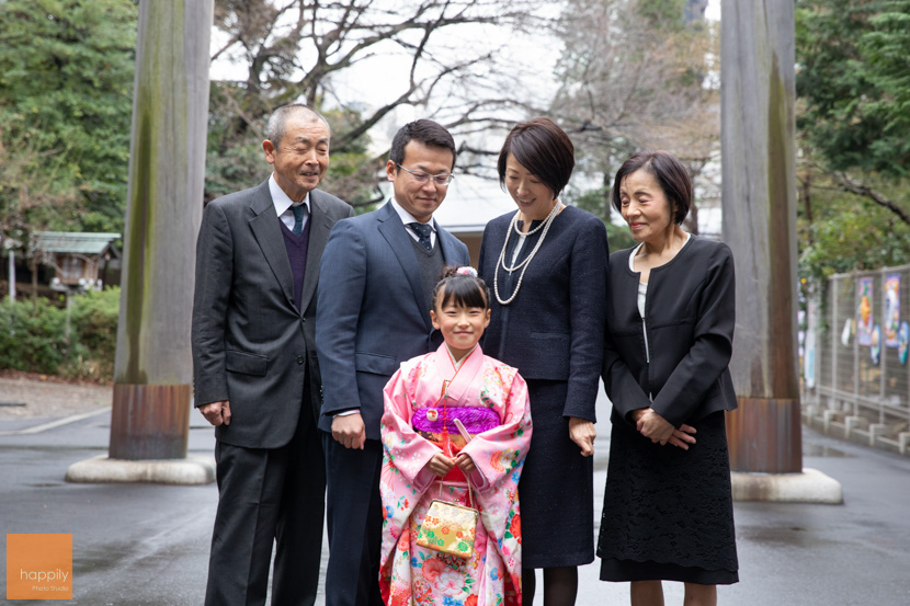 七五三家族写真をスタジオでおしゃれに!親の服装のおすすめコーデ - コラムライフスタジオ