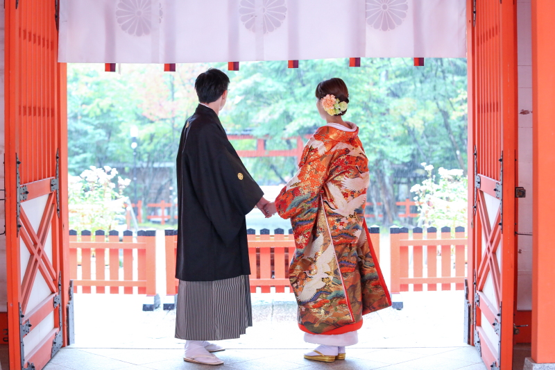 神前式からのお色直しでドレスを選ぶなら ドレス選びの基礎知識 - ドレッシーズ