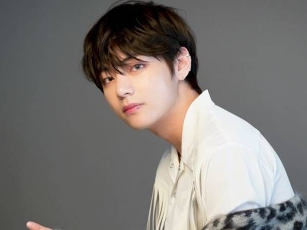 笑顔が魅力的な一重まぶたの男性アイドル2位はV、1位は