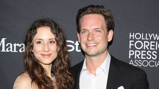 プリティ・リトル・ライアーズ』の女優が挙式!おしゃれな冬ウェディングをレポートフロントロウ