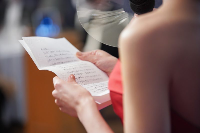 ゼクシィコラム掲載 全員に想いを届ける！家族・親族婚での花嫁の手紙 - 1.5次会や会費制結婚式、記念日づくりはNEO FLAG