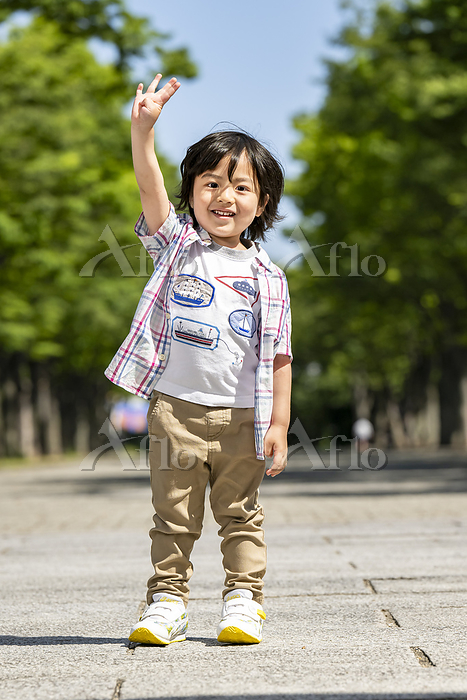 ヨガのポーズ13選 基本のポーズを親子でやってみよう！ダイエットやイライラ解消にもクルールはりま