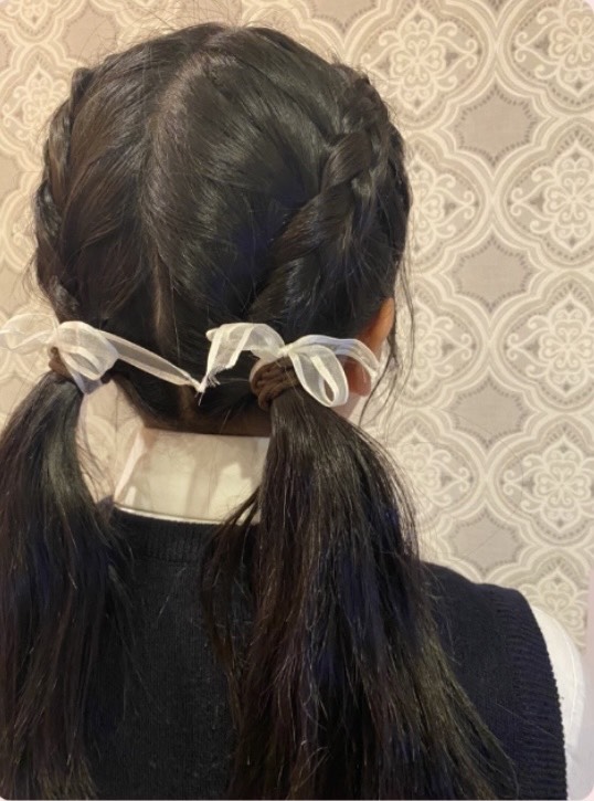 女の子のお団子ヘアアレンジ。スッキリ一つ結びとキュートな二つ結び - teniteo テニテオ