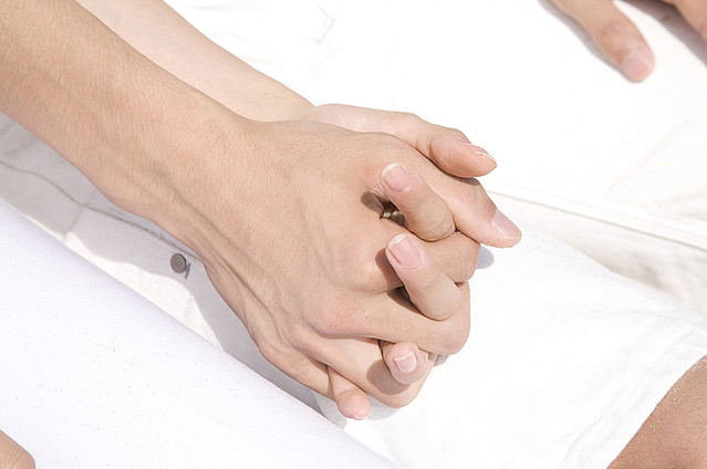 これって脈あり？ 付き合う前に手をつなぐ心理を徹底解説 1ページ目 「マイナビウーマン」