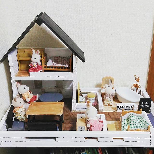 赤い屋根の大きなお家 -屋根裏はひみつのお部屋- │ シルバニアファミリー公式サイト