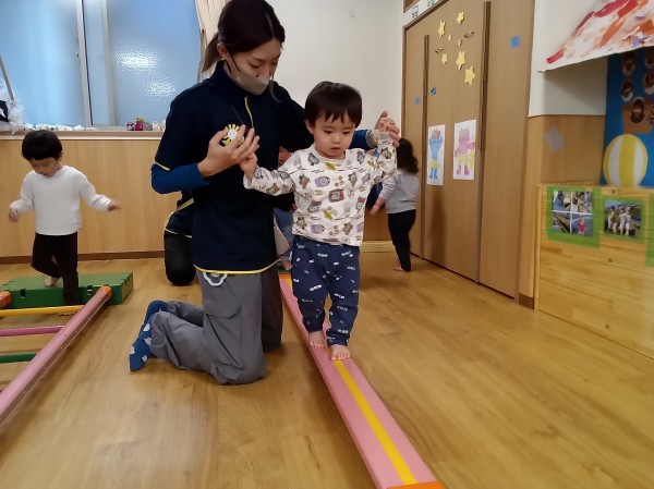 室内あそび0・1・2歳児合同 汐入こども園