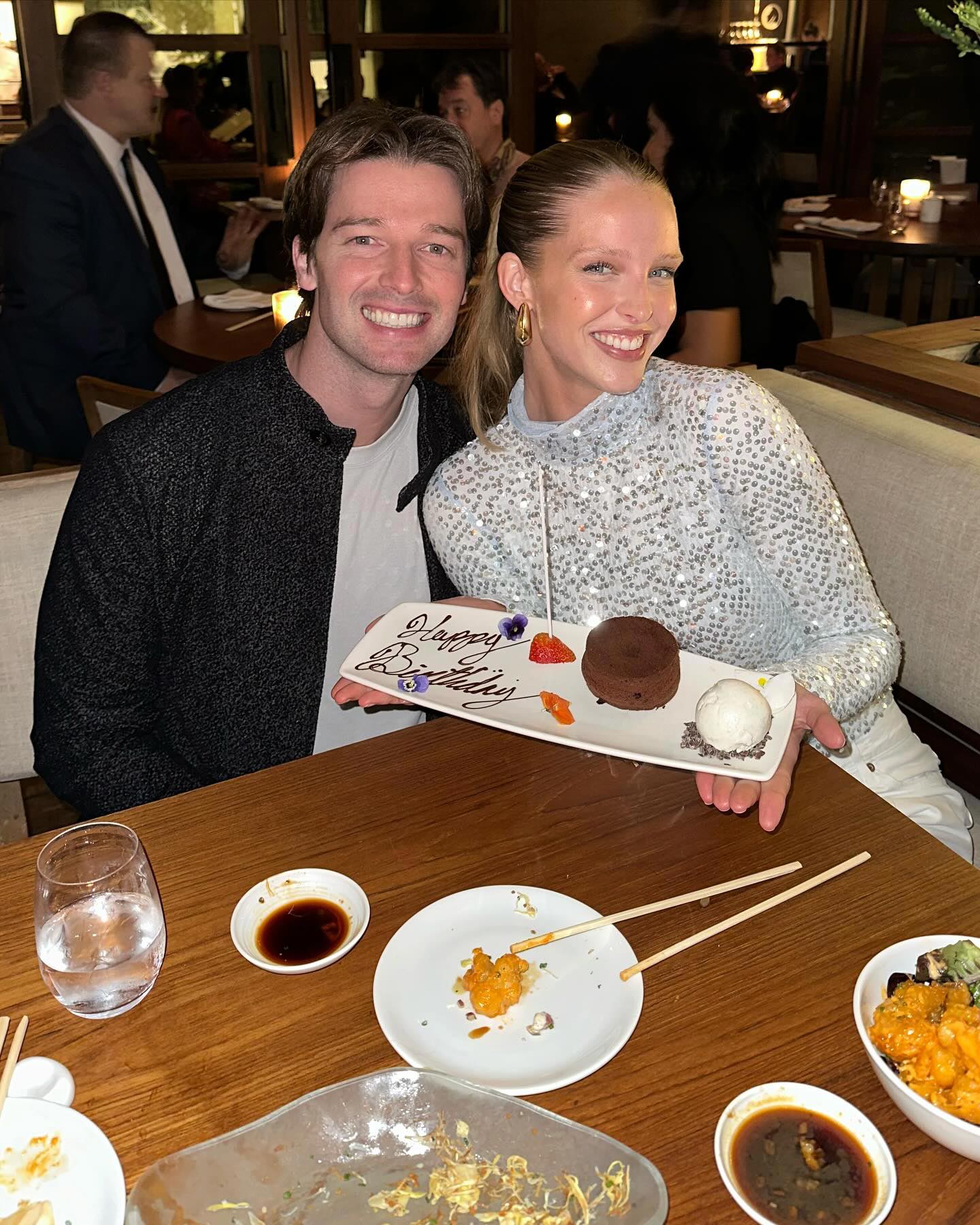 シカゴ警察」俳優パトリック・ジョン・フルーガーが、ルーゼックとバージェスの結婚式がついに実現する日を明らかにした