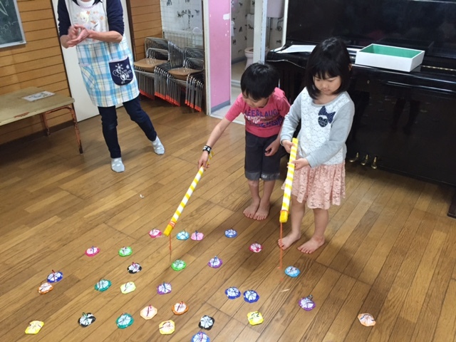 保育園では毎月誕生会をしています🎂 この夏はみんなで 魚釣りゲームをいっぱい楽しもうね🎣💓記事提供:南伊勢町内保育所投稿者:広報情報係南伊勢町南伊勢保育園保育料無料田舎で子育て子育てしやすい町子育て支援誕生会誕生日おめでとう