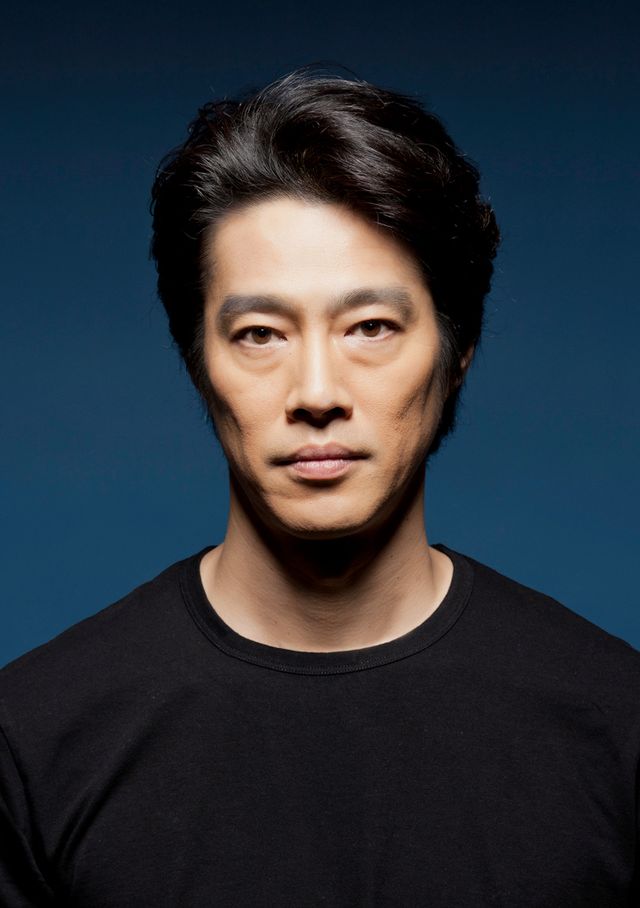 堤真一の嫁は16歳年下の一般女性 馴れ初めから結婚の決め手 子供との愛情あふれるエピソードまで紹介 - 羊たちとともに