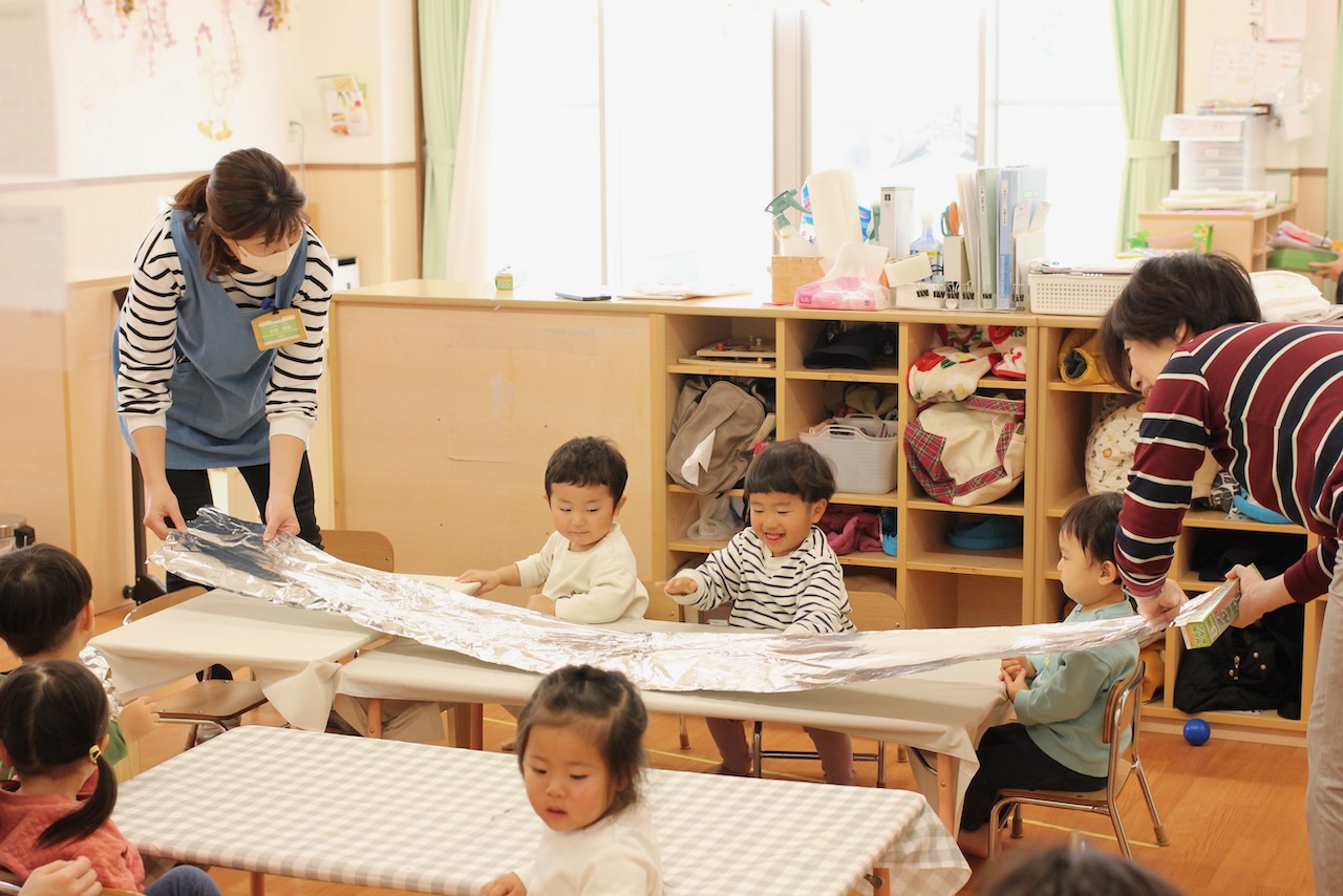 1歳児の室内遊び42選!保育のねらいや雨の日も楽しいゲーム・運動・製作遊びと手作りおもちゃ保育士の転職・採用は 保育士バンク!