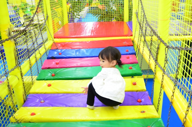 雨の日の保育室内遊び・今日の年長組の子ども達の様子