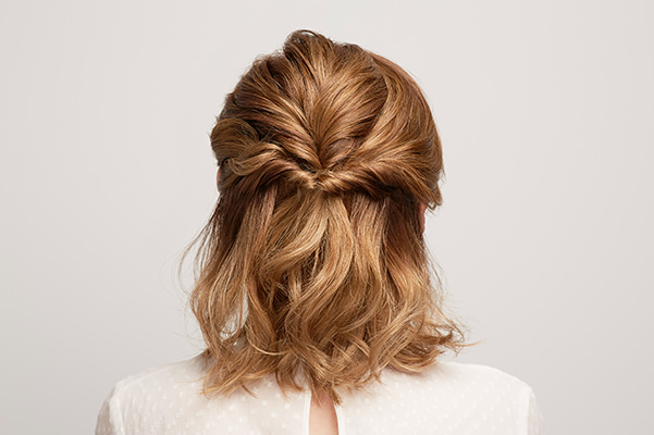 ミディアム編 結婚式お呼ばれヘア16選 華やかなアレンジ実例を解説