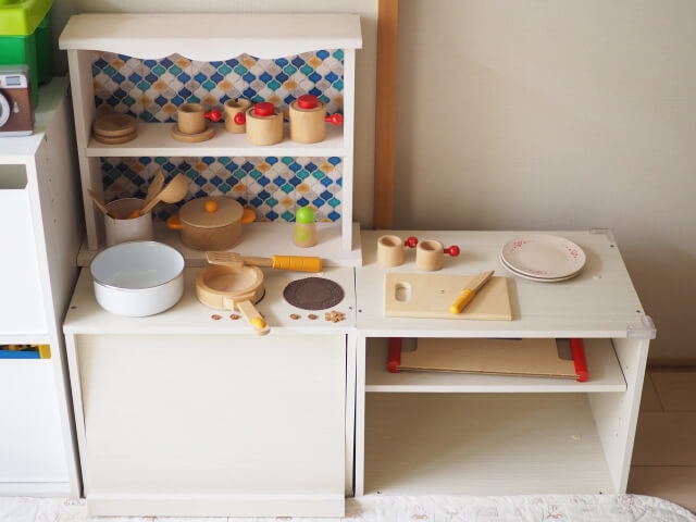 カラボで本格！ ままごとキッチン 前編 シンク・IH・冷蔵庫 ‣ めかぶかあちゃんのどんどこ子育て