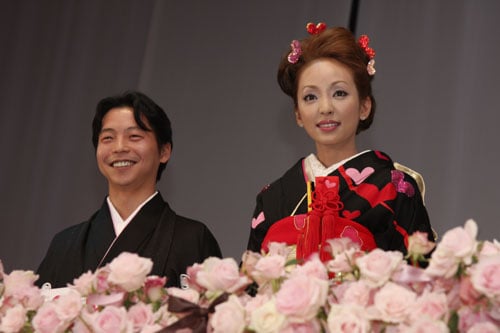 写真 神田うの インスタ投稿「衝撃の1枚」に込められた不倫相手と夫へのメッセージを心理士が分析NEWSポストセブン - Part 21