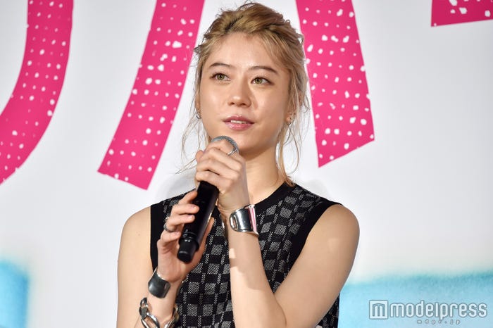 Charaと浅野忠信の娘SUMIREが雑誌の専属モデルに！CharaとMVに登場！ 画像・動画あり-今旬な情報をお届けします！！今旬な情報をお届けします