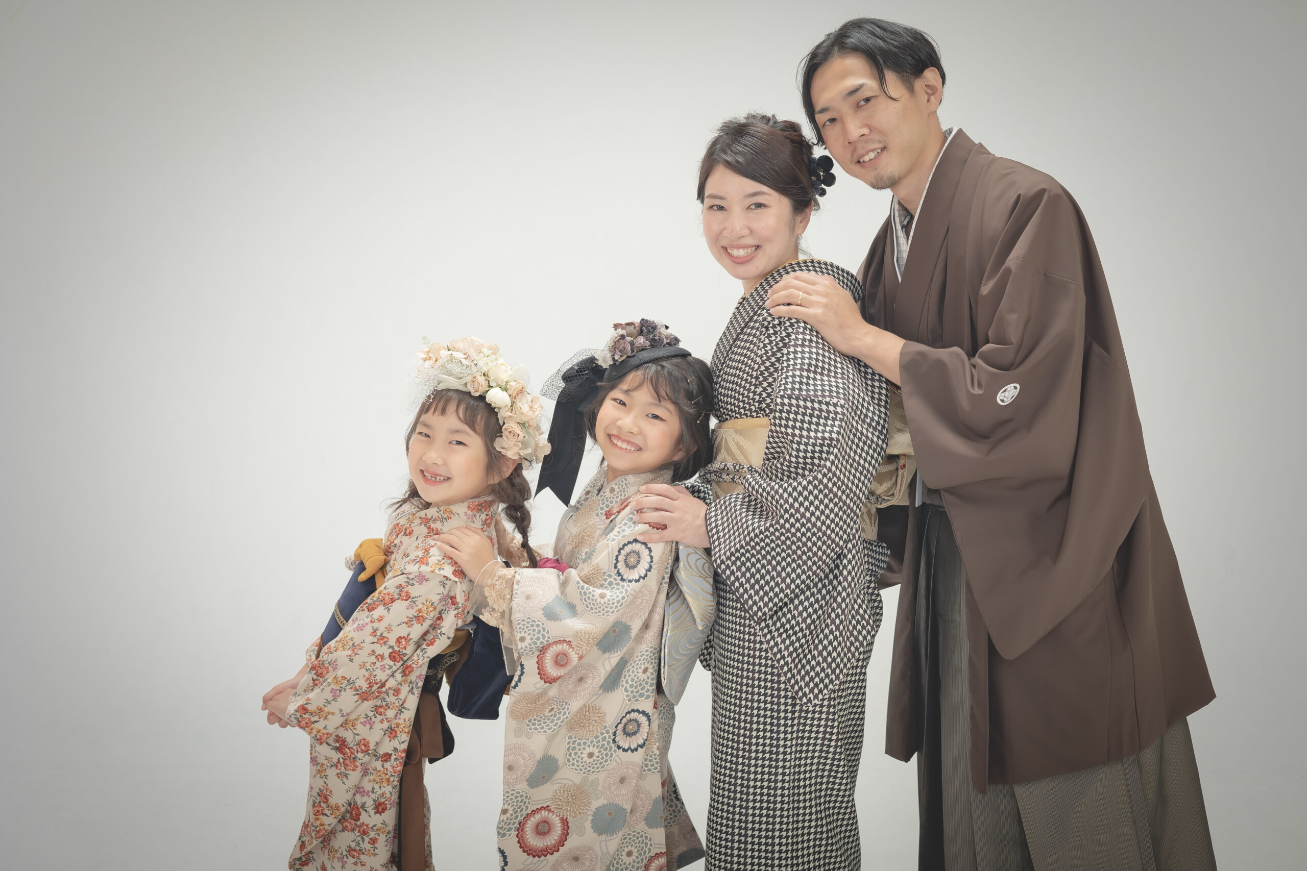 七五三の家族写真、おしゃれに撮るコツは？服装・ポーズ・スタジオ選びを解説スタジオもなみコラム記事