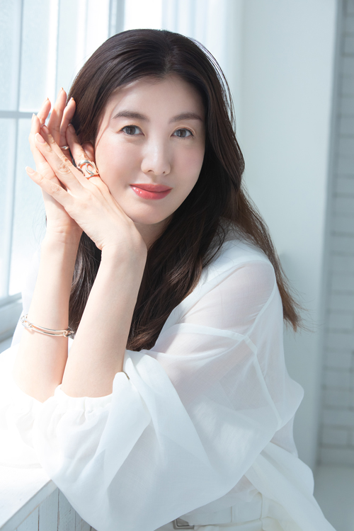 命、ギガ長スW」 東京公演、無事に完走しました。 ⁡念願のスズナリは実際に立ってみて、うん、やはり大好きな劇場でした。ありがたき日々。終演後にギガ組さんと同じ構図で記念写真。 ⁡次は大阪、そして北九州、松本と続きます