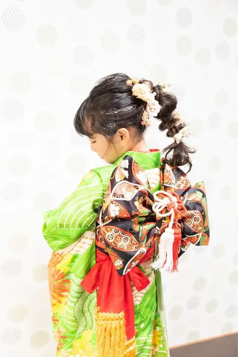 七五三 3歳の髪型！自分で簡単にできるヘアアレンジ、栄えるおだんごのやり方