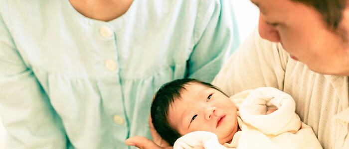 出産報告ははがき・メールどちらで書く？文例や書き方、職場等での伝えるタイミングについて詳しく紹介 │あなたの地域のお金情報 ～よんななライフ～