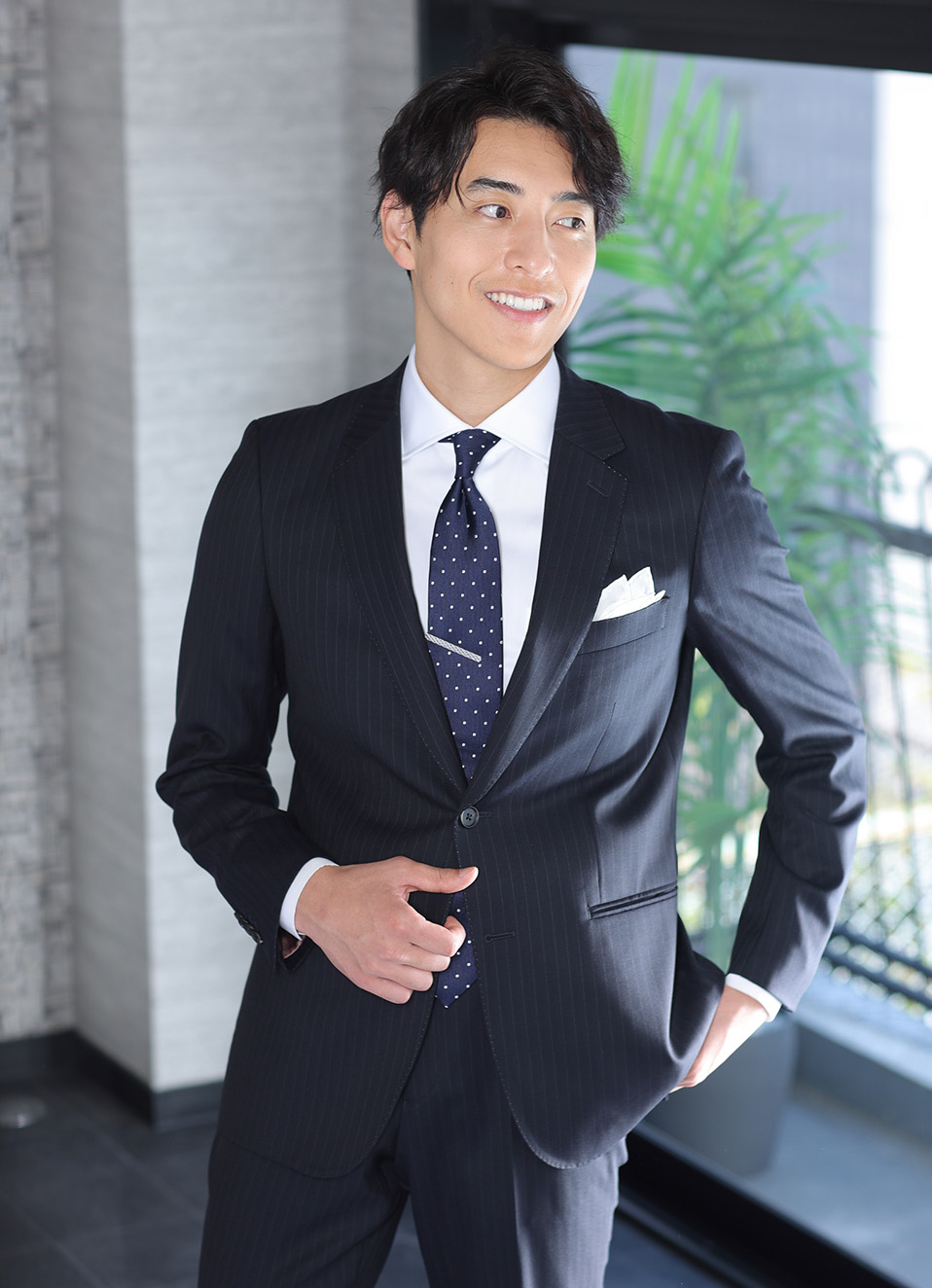 Amazon.co.jp: 男性スーツライトネイビーブルーとブラックグルーミングタキシードショールラペルグルーマンミン結婚式 のベストマン ジャケット+パンツ+蝶ネクタイ+ベスト C684Color : Beige, Size : XXS.: ファッション