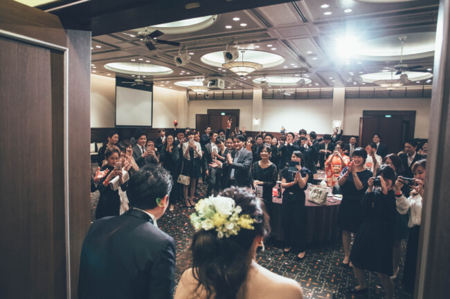 結婚式二次会の人数は何名位呼ぶ？平均人数や沢山来てもらう為にはどうする？2次会本舗