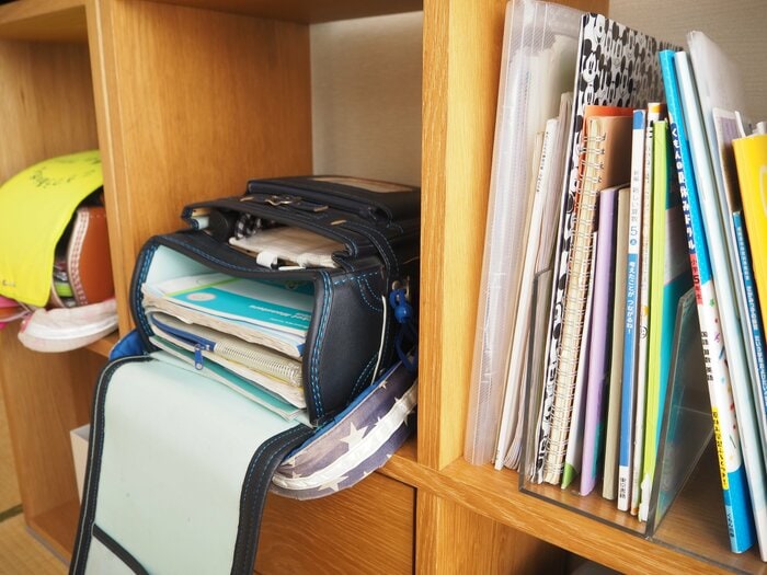 無印良品 の棚を使ってランドセルラックに！ママの収納アイデアや実例を紹介Hugkum はぐくむ