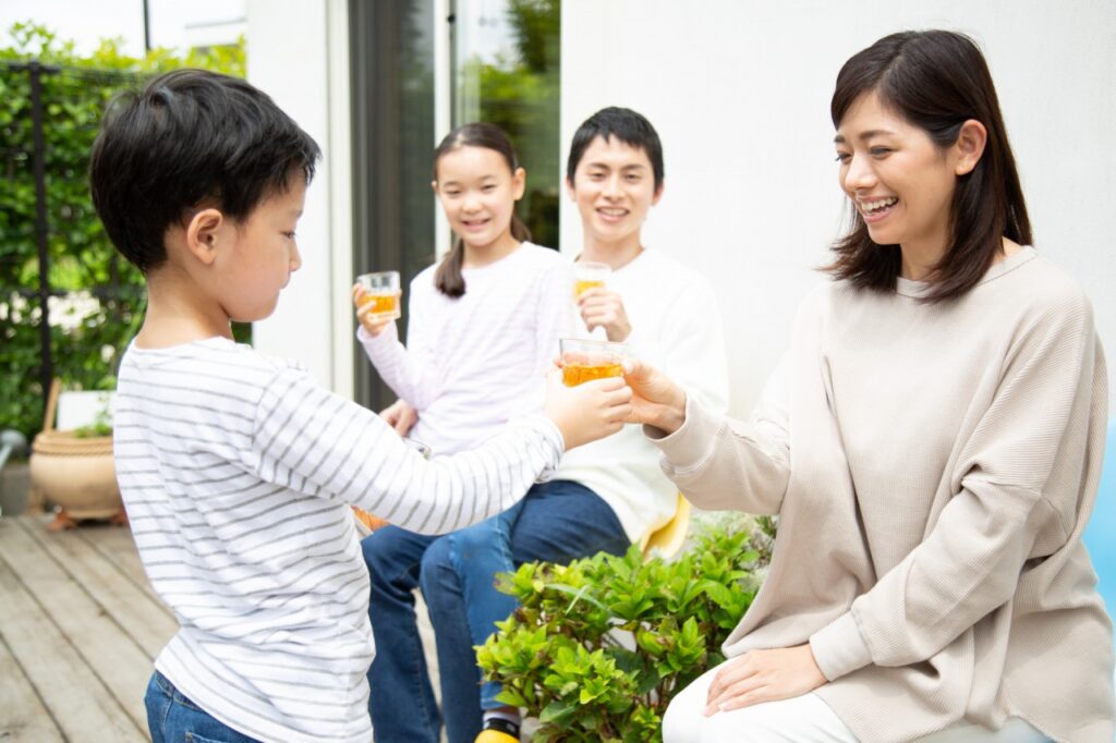 子どもたち三連休のひと時 ^ ^今夜はノアのお友だちが遊びに来て嬉しいそう😆ずっと爆笑してる🤣 @sugiurataiyou_official子どもたち三連休お泊まり会我が家は賑やかです嬉しそう爆笑の声w