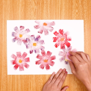 ９月製作 紙コップコスモス 保育園・幼稚園・こども園- ほいくのおまもり