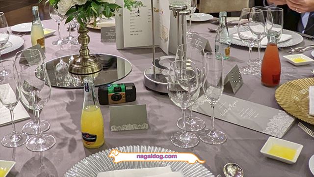 写ルンです photos 縦verもいくつか📸✨ ちなみにカバーの作り方ですが 10枚目〜Canvaでカバーの枠線を取り込んで、その下のレイヤーに使いたい柄の画像をそれぞれ入れて 印刷して線に沿ってカットするだけ !めちゃ簡単。 しっかし、カットがなかなかめんどくさ