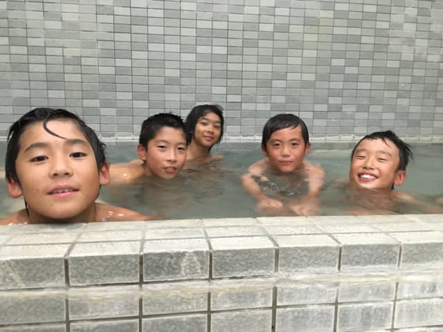 裸の付き合い心も身体も成長を感じる。 何事も心配なく進む合宿。ピリッと締めて最終日を終えよう。 いい笑顔だ😊