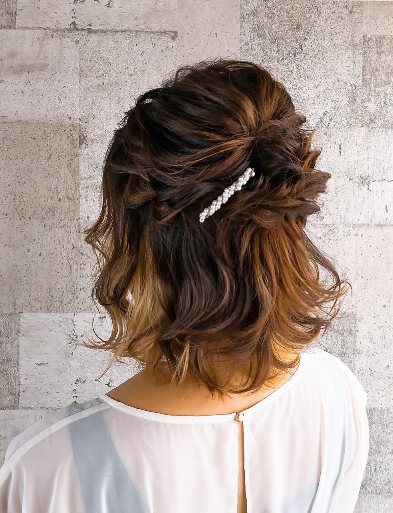 結婚式で人気の髪型「ハーフアップ」アレンジカタログ！長さ別オススメとセルフアレンジのコツを紹介みんなのウェディングニュース