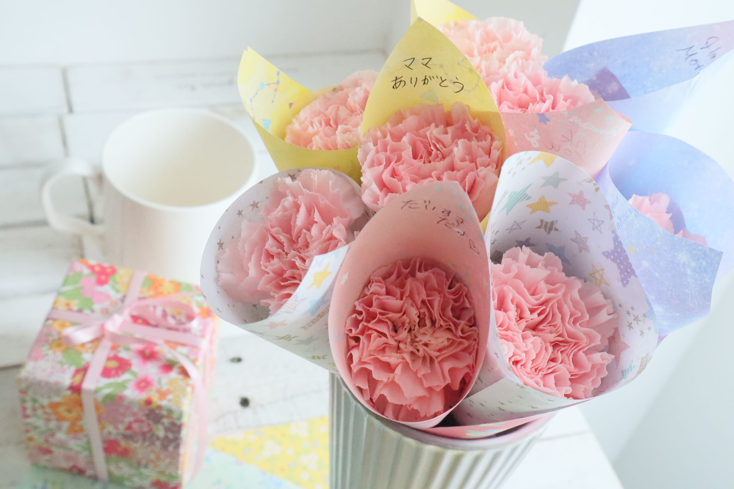 折り紙 簡単母の日にプレゼント ! カーネーション 手作りカードメッセージカード 作り方 Origami Mother's daycard - YouTube