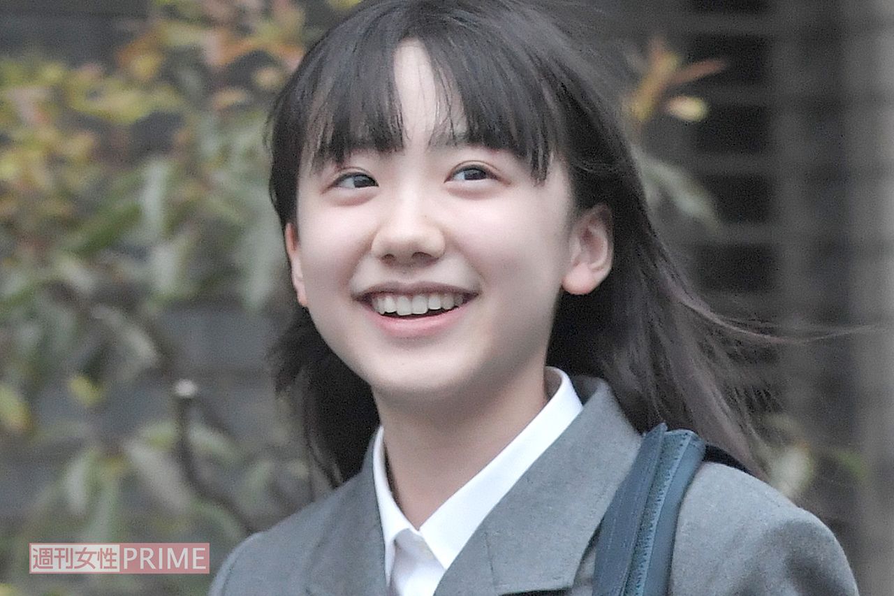 天才子役の芦田愛菜、生まれて初めての握手会！お年玉の金額聞かれ大人顔負けの見事な対応！シネマトゥデイ